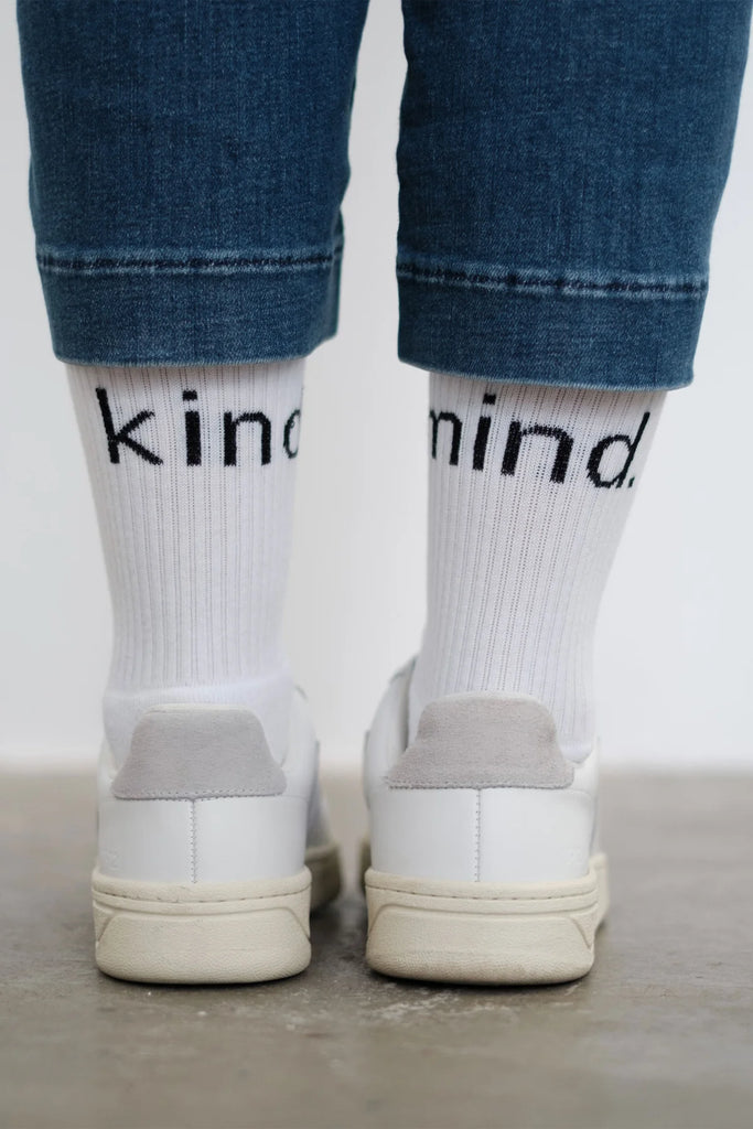 DAWN KIND MIND. SOCKS White - Plum