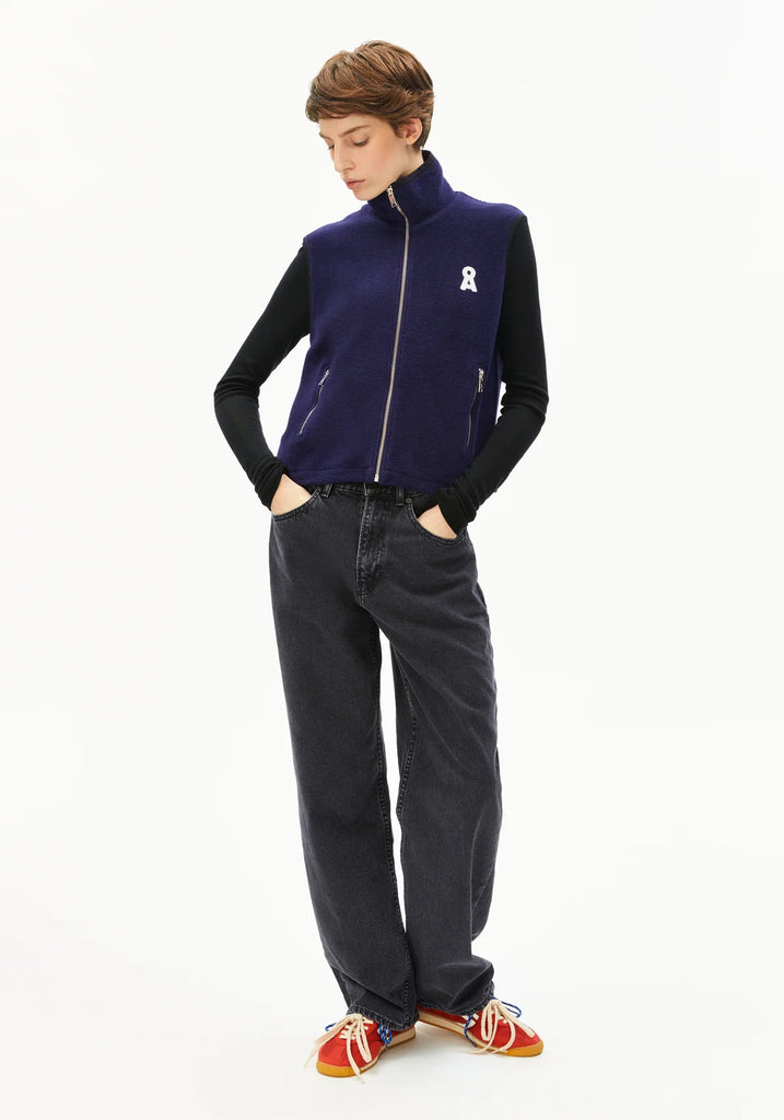 ARMEDANGELS ICONIC Å KARLENAA Tinted Navy