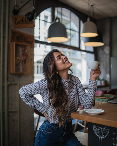 MANILO STRETCH-BLUSE SOPHIE MIT SCHNEEFLOCKEN-PRINT IN ROSA/BLAU