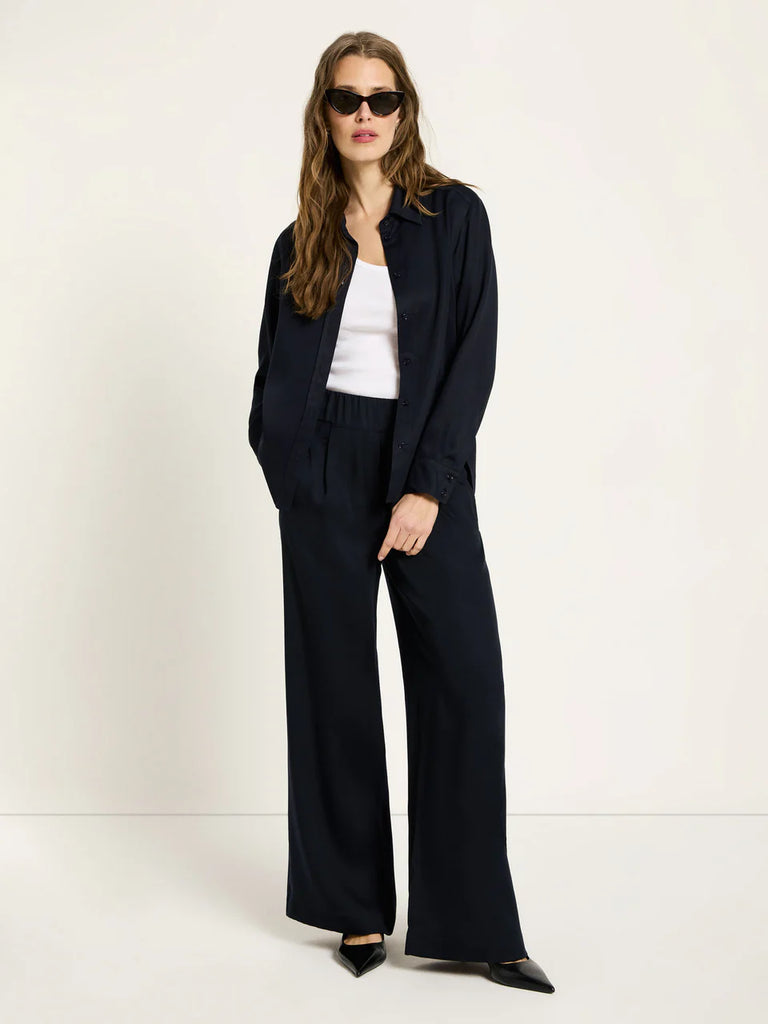 LANIUS HOSE MIT WEITEM BEIN Midnight