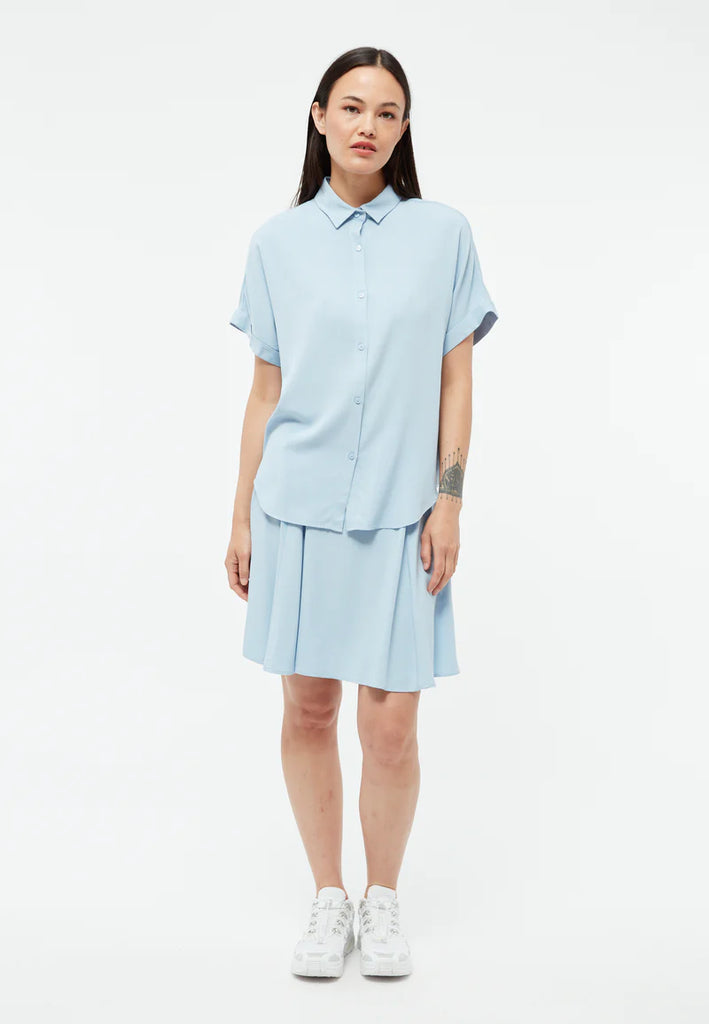 GIVN BERLIN Kurzarmbluse GBSARAH aus LENZING™ ECOVERO™ -  Ice Water Blue