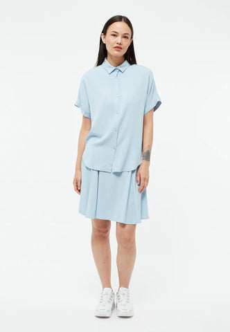 GIVN BERLIN Kurzarmbluse GBSARAH aus LENZING™ ECOVERO™ -  Ice Water Blue